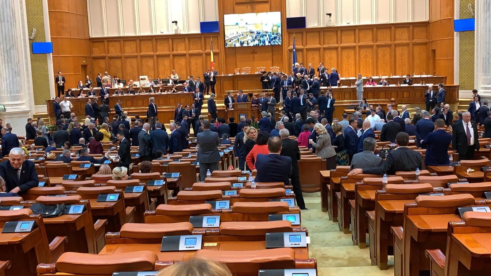 A trecut motiunea Guvernul Dancila a picat