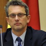 economistul sef al bnr avertizeaza promisiunile de crestere a pensiilor s au facut pe bani pe care statul nu ii are efectiv amanarea este singura solutie pentru controlul deficitului 406690